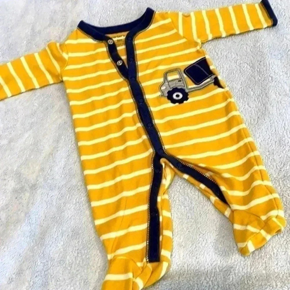 Carter’s Pajamas - Picture 1 of 6